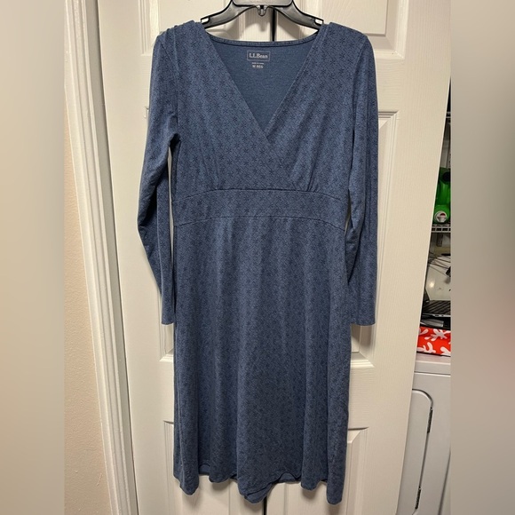 L.L. Bean Dresses & Skirts - L.L. Bean Women's Long Sleeve V neck‎ Blue Dress size Medium